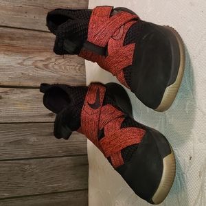 Nike Basketball Shoes Lebron Soldier 12 Velcro Mens Size 9